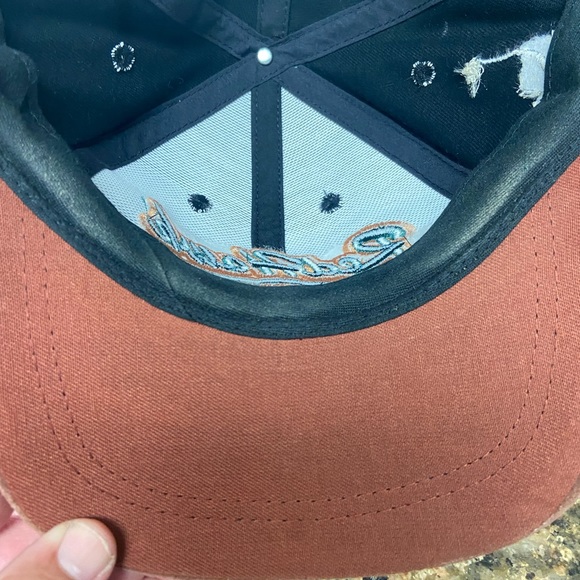 High End Red Hawk Casino CA Suede Brim Two Tone Strap Back Baseball Hat MINTY - Picture 5 of 6